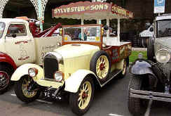 1929_Morris_Ice_Cream_Van.jpg (32254 bytes)