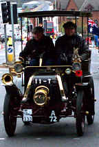 1901_Panhard_&_Levassor_Rear_Entrance_Tonneau.jpg (39288 bytes)