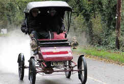 1902_Stanley_Steamer.jpg (44382 bytes)