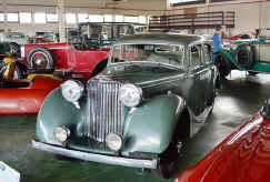 1948_Jaguar_IV_saloon.jpg (42314 bytes)